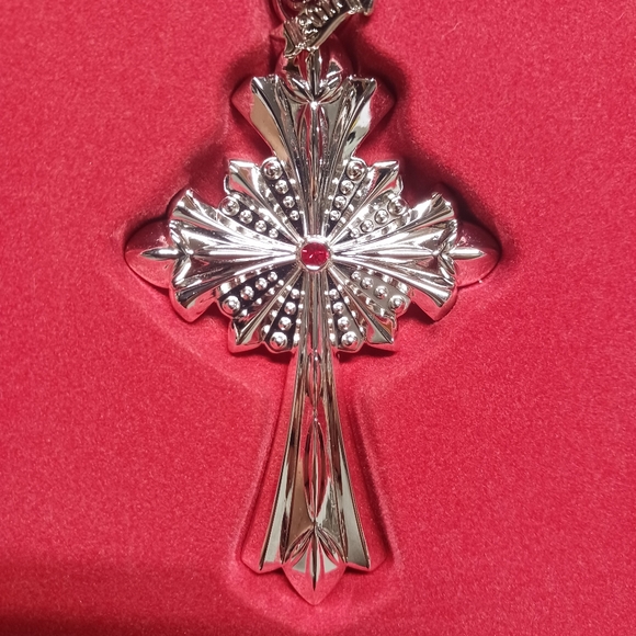 Waterford 2017 Silver Annual Cross Ornament NIB - Picture 6 of 12